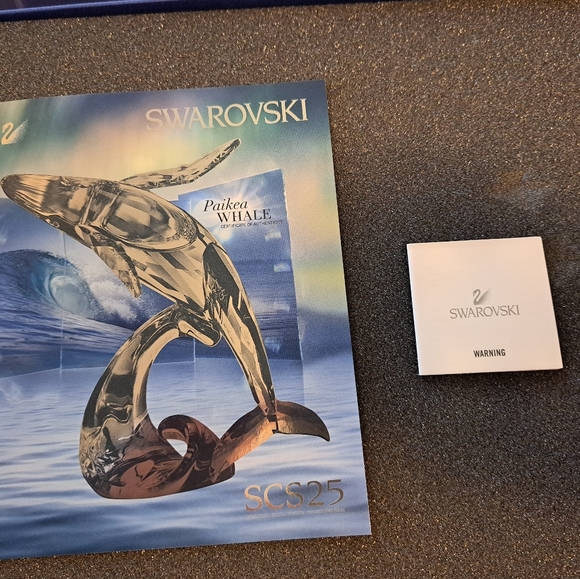 Pristine Swarovski crystal SCS 2012 Paikea whale and title plaque - Picture 7 of 10